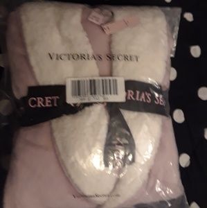 VICTORIAS SECRET M/L soft robe nwt